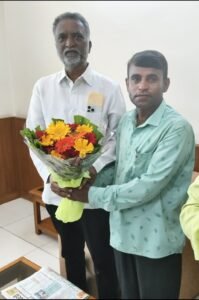 ಬೈಂದೂರು: ಮರವಂತೆ ಮೀನುಗಾರಿಕಾ ಬಂದರಿನಲ್ಲಿ ಇತ್ತೀಚೆಗೆ ಭಾರಿ ಗಾಳಿಯ ಅಬ್ಬರಕ್ಕೆ ಆಯತಪ್ಪಿ ಸಮುದ್ರಕ್ಕೆ ಬಿದ್ದು ಮೃತಪಟ್ಟ ನಾಗರಾಜ ಖಾರ್ವಿ ಅವರ ಕುಟುಂಬಕ್ಕೆ ತಕ್ಷಣ ಸರ್ಕಾರದಿಂದ ಪರಿಹಾರ ನೀಡುವಂತೆ ಮನವಿ ಮಾಡಲಾಗಿದೆ.